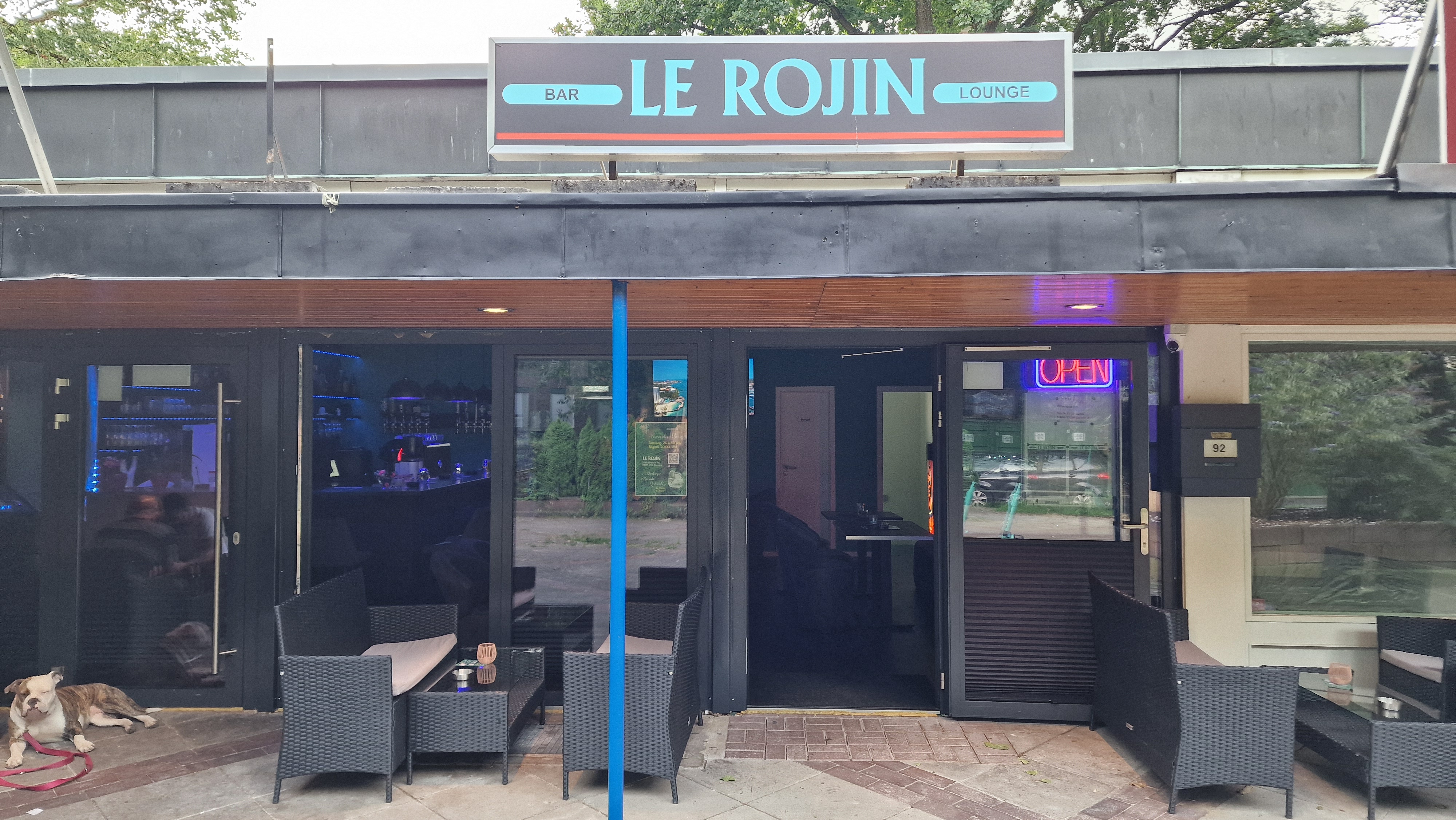 Le Rojin Karaoke